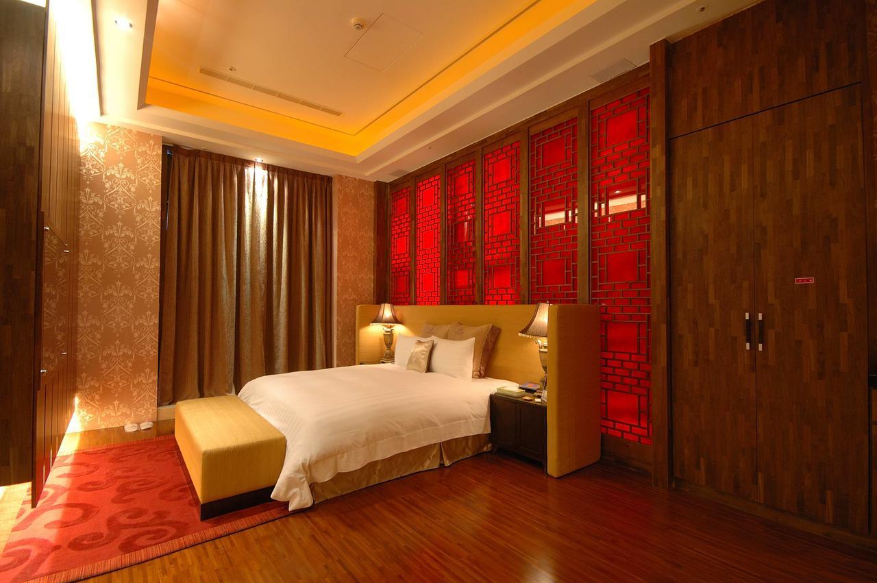 Dubai Motel Yilan Exterior foto
